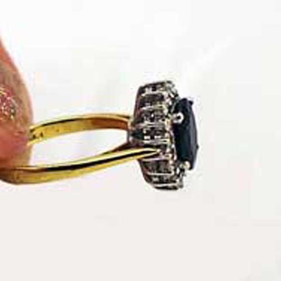 3 CARAT SAPPHIRE OVAL RING, 18 FACETED DIAMONDS, 1982, 14kt GOLD, Sz 5 1/2, - Picture 6 of 7